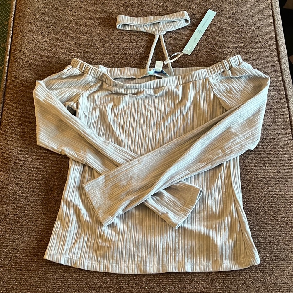 Off the shoulder shirt with collar
